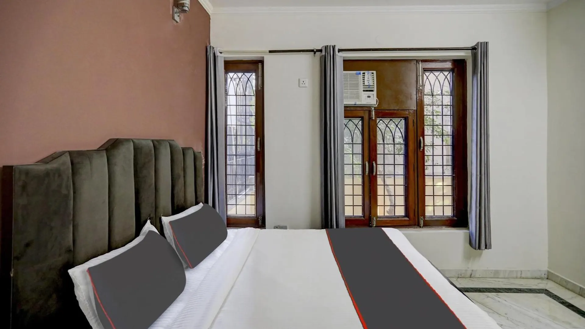 Hotel Capital O Uk House Residency Gurgaon